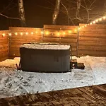 Tiny House Utulno 트로야노비체