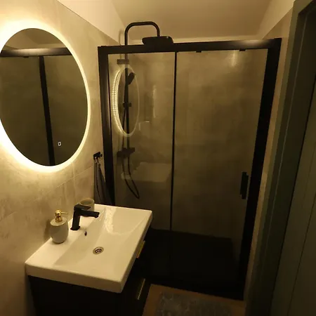 Tiny House Utulno 트로야노비체
