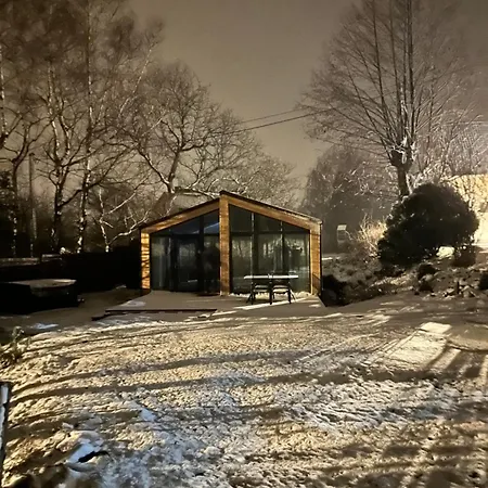 Tiny House Utulno 트로야노비체
