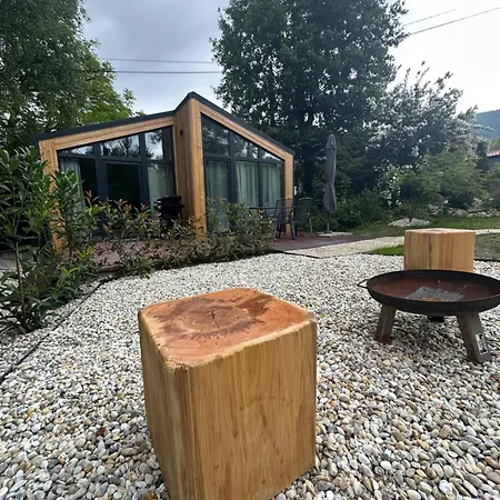 アパート Tiny House Utulno